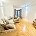 Beautiful 2 Bedrooms, Walking Distance From The Shard